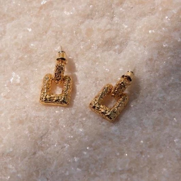 Gold Plated Hammered Link Earrings - Picture 1 of 4